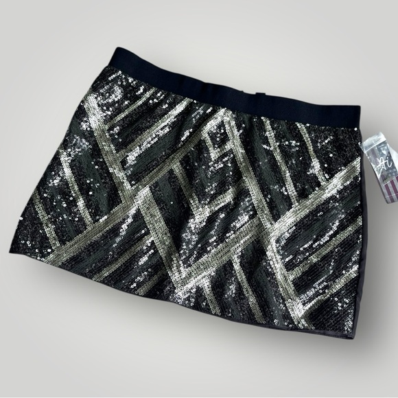 AI Authentic Icon Mini Sequin Skirt - Picture 2 of 16
